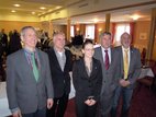von links: Dr. Josef Kuhlmann, Dr. Egbert Strauß, Marion Wiesheu, Dietmar Schütz und Johannes Gehlenborg (Fachverband Biogas) schauen zum "richtigen" Fotografen!